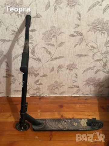 Черна тротинетка