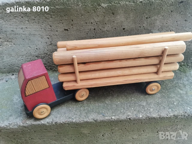 Старо дървено камионче