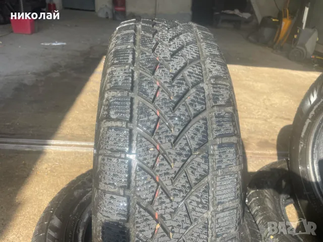 Зимни гуми 235/65/17, снимка 5 - Гуми и джанти - 47498496