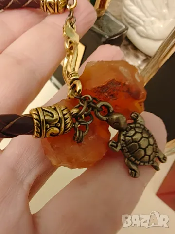 Ръчно изработена гривна с Хесонит позлата и кожа, снимка 4 - Гривни - 49393038