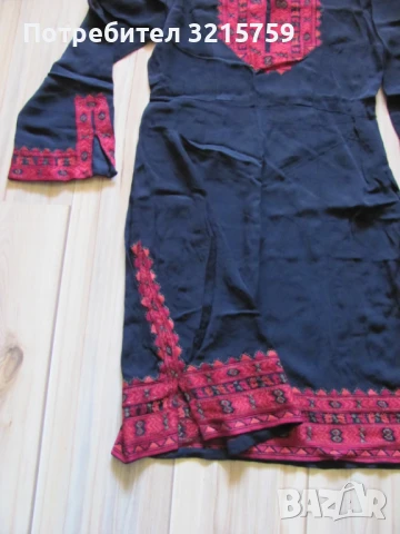 Красива Копринена Рокля, ръчна бродерия , фолк мотиви, снимка 3 - Антикварни и старинни предмети - 50929289