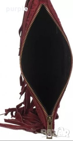 Чанта от естествен велур с ресни от Laura Moretti в тъмно червено  , снимка 3 - Чанти - 28404226