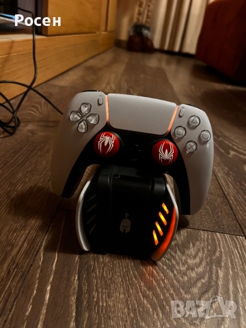 Докинг зарядна станция Spartan Gear - Dual Charging Dock Station (PS5), снимка 3 - Аксесоари - 52567355