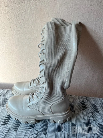 Дамски ботуши в екрю цвят