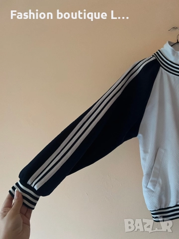 Adidas оригинален бял суитшърт с джобове М размер ❤️, снимка 2 - Суичъри - 52682309