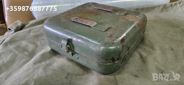 Ретро аптечка Руска руско руска военна Газ 69 Уаз 469 452 Буханка метална, снимка 3 - Части - 50180243