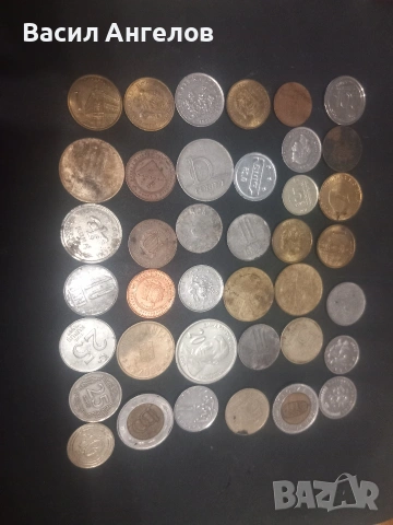 различни монети