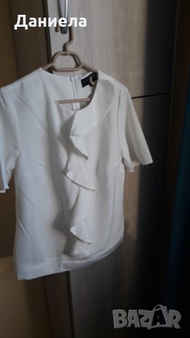 Бяла елагантна ризка