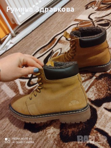 Продавам НОВИ оригинални бежови велурени боти Ellesse и черни кожени боти 39 номер, снимка 5 - Дамски боти - 30933319