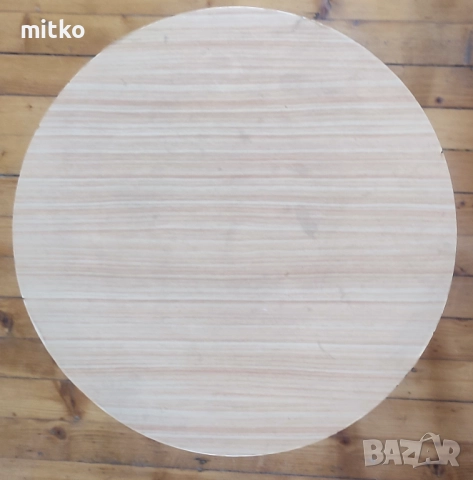 Кръгла дървена холна маса