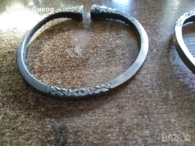 Месингова гривна с орнаменти два броя винтидж, снимка 3 - Гривни - 51515445