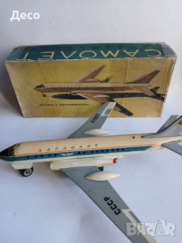 Стара руска играчка самолет.