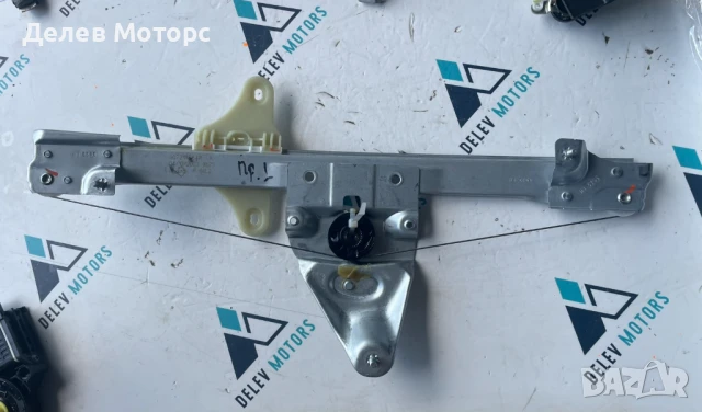 Преден ляв стъклоповдигач 807217664R Dacia Duster 2 1.3 TCe двигател H5H494, 4x4, 150 кс., 6 ск.