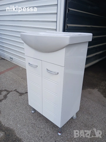 шкаф за баня с мивка