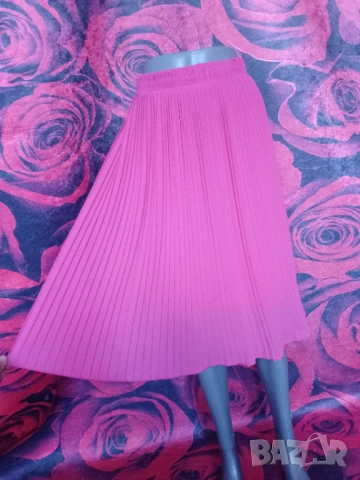 Ярко розова Солей плисе пола до коляното М