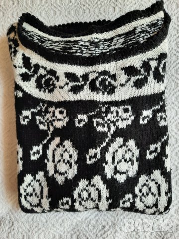 Блуза в бяло – черно рози размер Л, снимка 4 - Блузи с дълъг ръкав и пуловери - 42946545