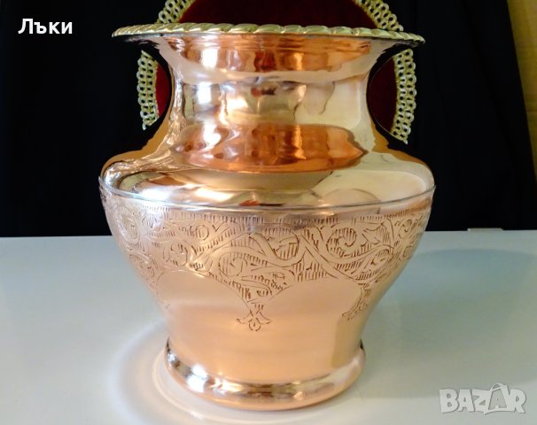 Медна ваза,делва 1.2 кг. 