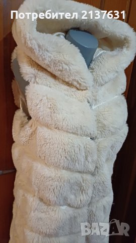 ДАМСКИ ПУХЕН  БЯЛ  ЕЛЕК с КАЧУЛКА  , снимка 2 - Елеци - 43344233