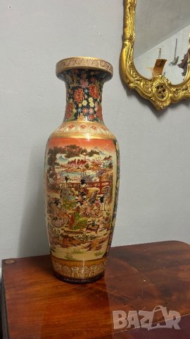 Голяма красива порцеланова ваза ръчно рисувана