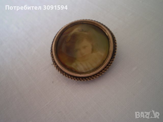 Стара  миниатюрна брошка за снимка, снимка 1 - Колекции - 43360994