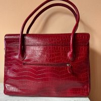 Нова червена чанта с ефект крокодилска кожа ❤️❤️❤️, снимка 2 - Чанти - 43887186