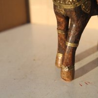 Арабски дървен кон с месингова украса, снимка 6 - Антикварни и старинни предмети - 43573128