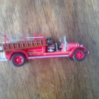 Стар модел американска пожарна машина, снимка 1 - Колекции - 38655607