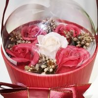 Луксозна подаръчна кутия с вечни ароматни сапунени рози роза кошница букет , снимка 5 - Романтични подаръци - 37873675