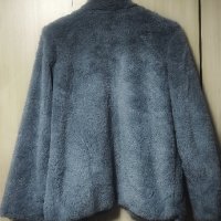 Сиво пухкаво палто, снимка 2 - Палта, манта - 43641071