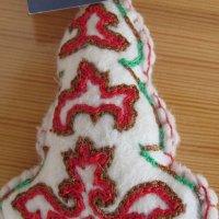 Автентична текстилна коледна играчка от филц с казахски национални мотиви, снимка 3 - Декорация за дома - 27023956