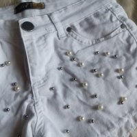 Бели къси панталони с перли., снимка 3 - Панталони - 36776121