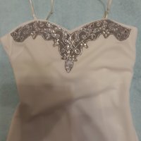 Малка бяла рокля къса с презрамки- регулируеми, сребристи орнаменти , вградени подплънки на бюста , снимка 6 - Рокли - 37476594