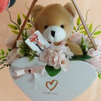 Кошница със сапунени цветя и мече, снимка 5 - Подаръци за жени - 39594567