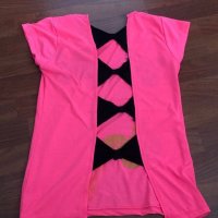 Дамска неонова розова тениска с пеперуди и гол гръб , снимка 2 - Тениски - 28670849