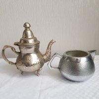Малки чайник и каничка за мляко, снимка 1 - Антикварни и старинни предмети - 43654409