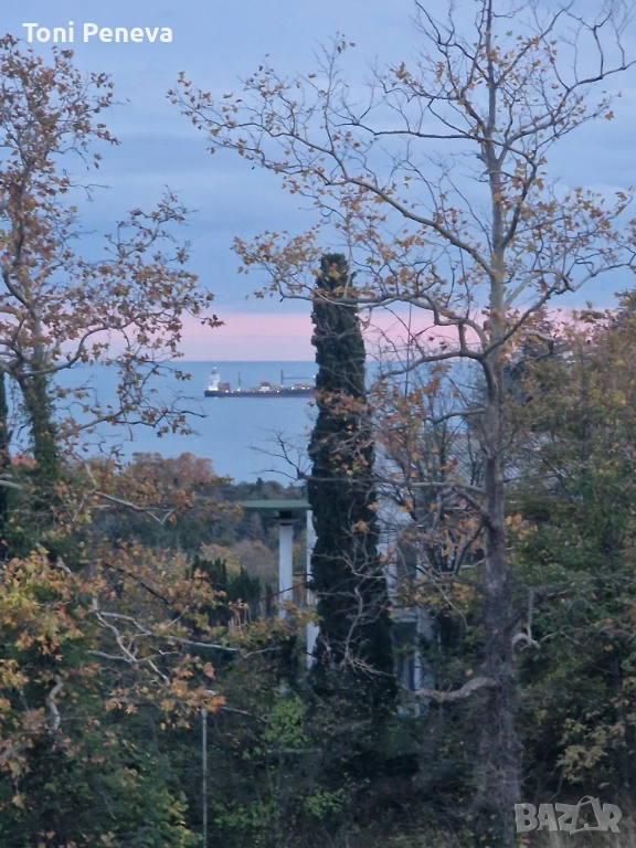 Двустаен апартамент с морска панорама и бонус паркомясто, снимка 1