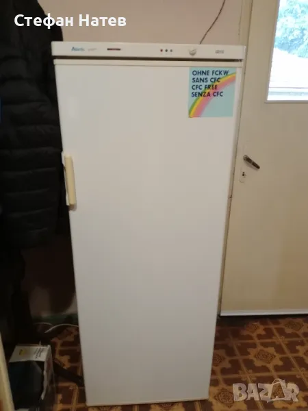 Продавам вертикален фризер 300 литра , снимка 1