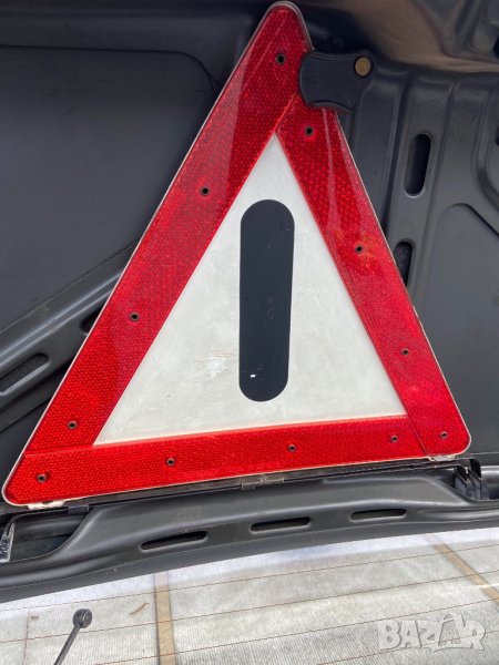 Оригинален триъгълник мерцедес бенц 190 124 203 и други модели, снимка 1