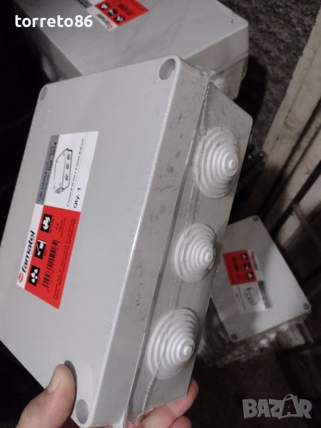 Продавам КУТИЯ FAMATEL 220Х170 IP55 С ЩУЦЕРИ, снимка 1