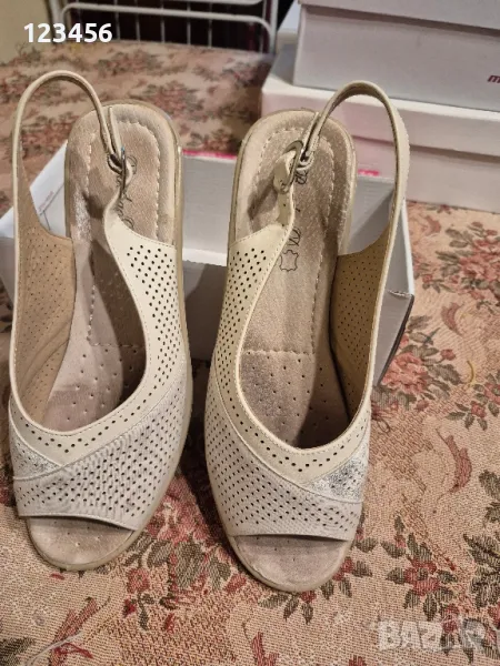 Малко носени кремави сандали, снимка 1