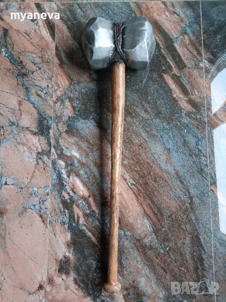 Marvel , чука на Тор , бутафорен, играчка. , снимка 1