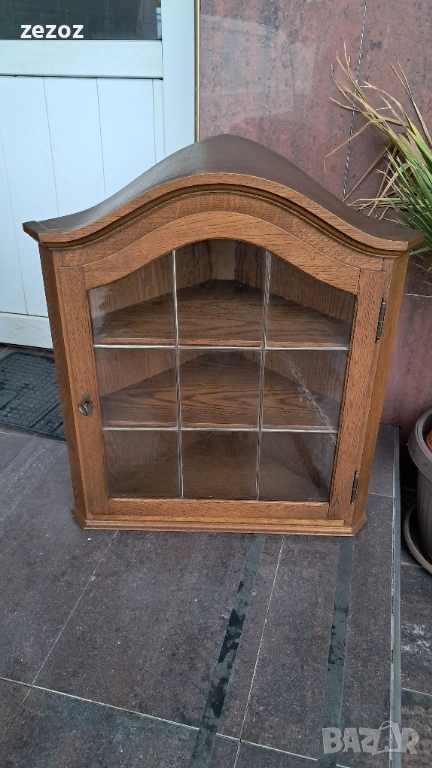 Ъглова стенна витрина масив, снимка 1