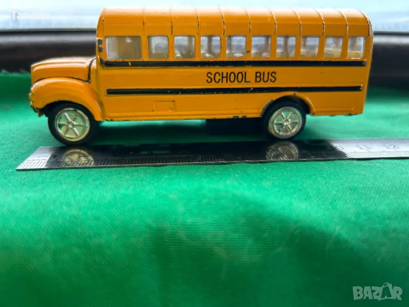 За колекционери играчка училищен автобус, снимка 1