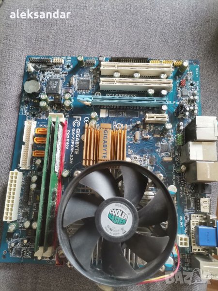 Продавам дънно 775 Gigabite със процесор. Q8400. QUAD-CORE. 4GB RAM. , снимка 1