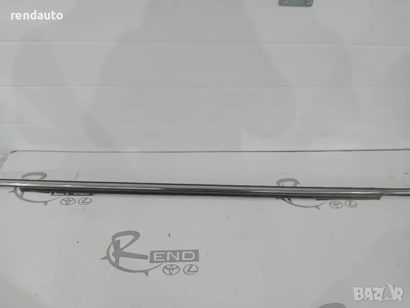 Предна лява водобранна лайсна врата стъкло toyota avensis t25, снимка 1