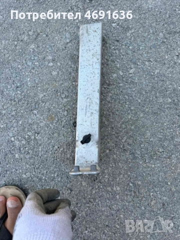 Предна дясна греда буфер за смачкване при удър на Ауди Audi A8 D4 H4 4h0806064е само за 50лв., снимка 2 - Части - 52892935