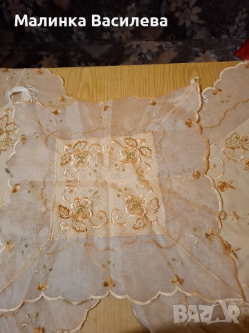 Бродирана покривка , снимка 4 - Гоблени - 52917830