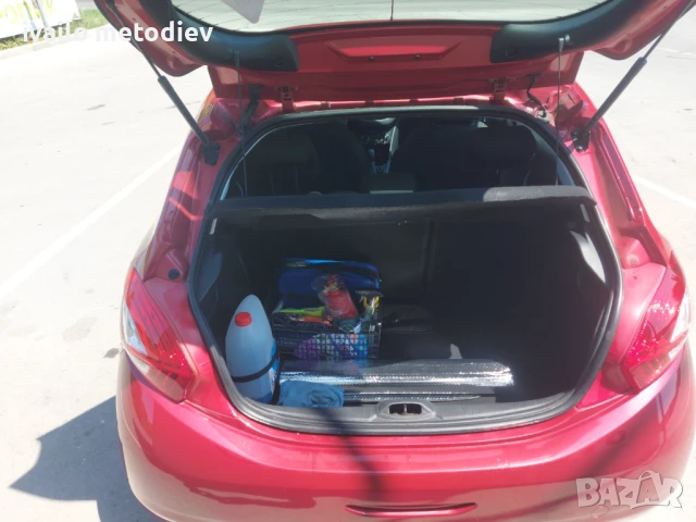 Peugeot 208 1.2 бензин 82к.с  2013г., снимка 7 - Автомобили и джипове - 50821475