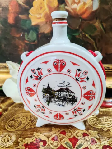 Двустранно декорирана порцеланова бъклица-Hollohaza- Hungary 1970-1980 год., снимка 7 - Колекции - 49185178