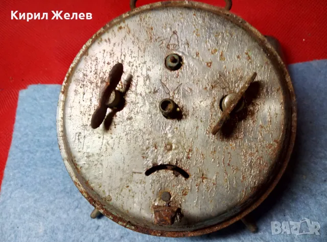 РОДИНА Стар КОЛЕКЦИОНЕРСКИ МЕХАНИЧЕН БЪЛГАРСКИ БУДИЛНИК РАНЕН СОЦ 44042, снимка 7 - Антикварни и старинни предмети - 47686215